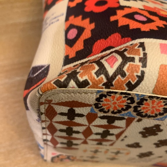 Tory Burch Limited Edition Kerrington Tote
Bag - Picture 6 of 16